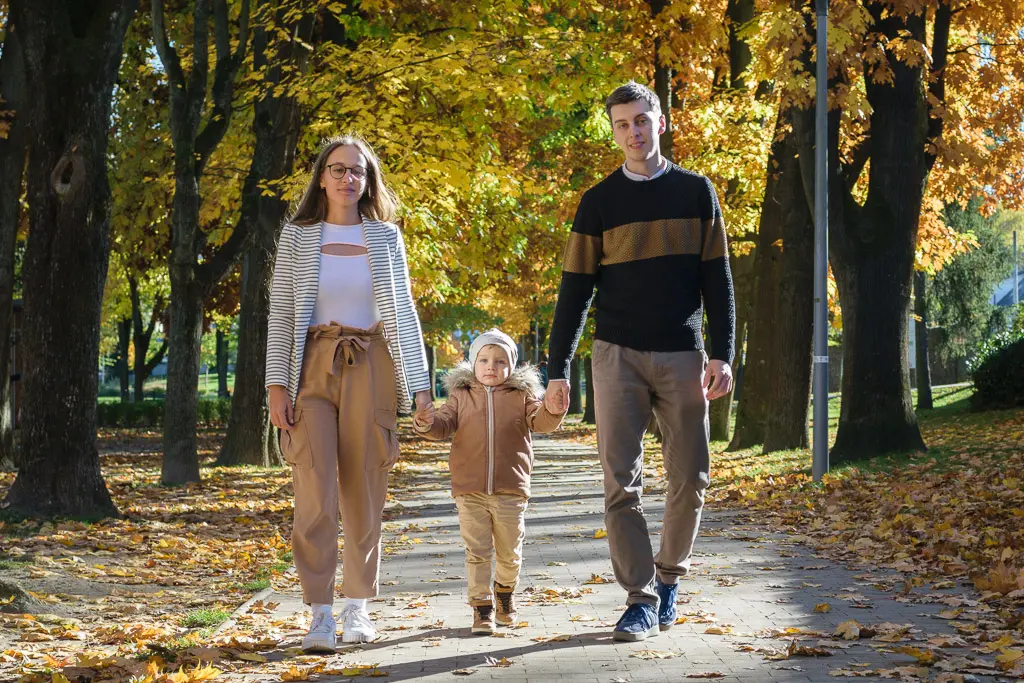 rodina deti manželia snúbenci portrét mama otec